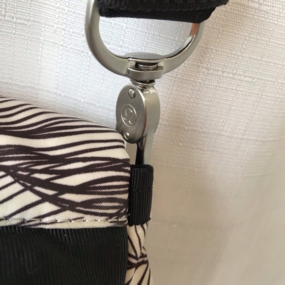 Lululemon Party Om Bag. Sketchy Palms White Black - Picture 12 of 16